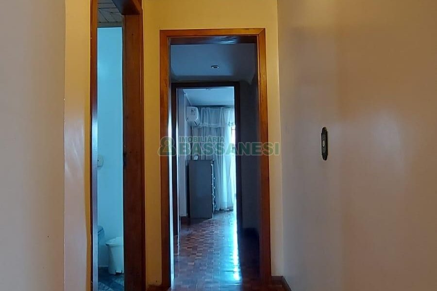 Casa com 340m², 3 dormitórios, 3 vagas, no bairro Panazzolo em Caxias do Sul para Comprar
