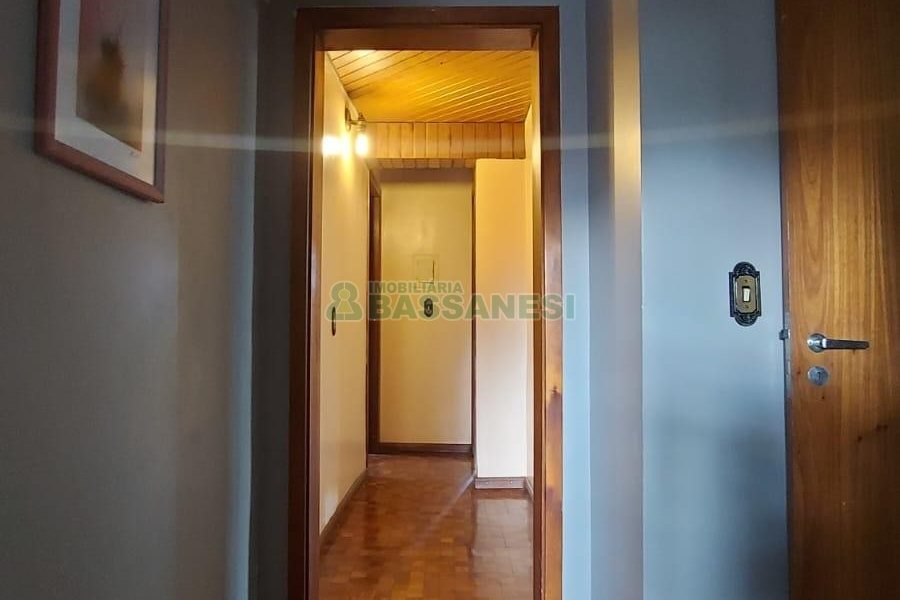 Casa com 340m², 3 dormitórios, 3 vagas, no bairro Panazzolo em Caxias do Sul para Comprar