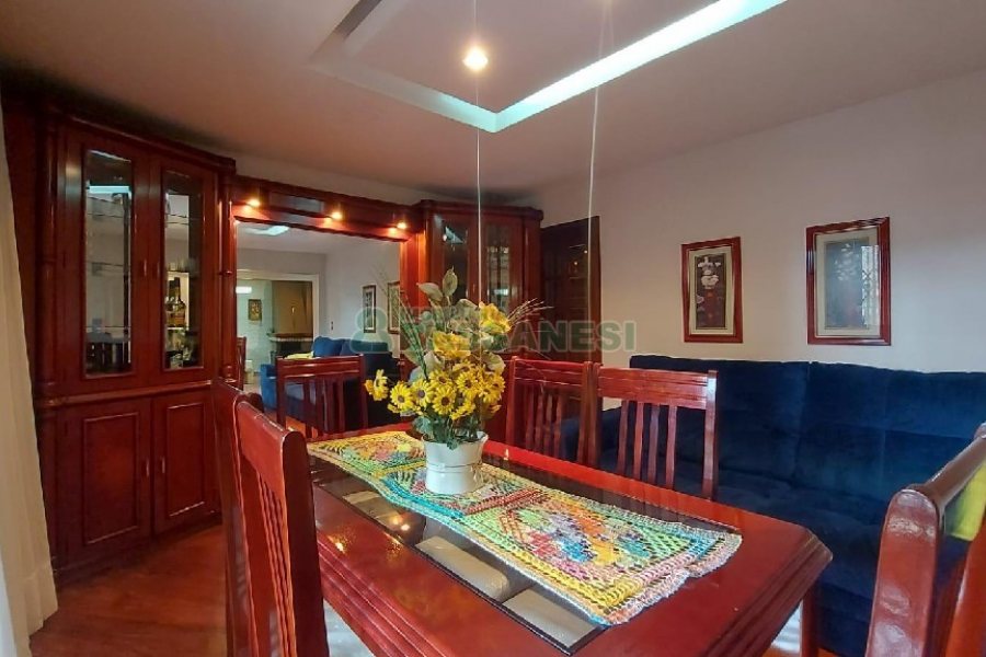 Casa com 340m², 3 dormitórios, 3 vagas, no bairro Panazzolo em Caxias do Sul para Comprar