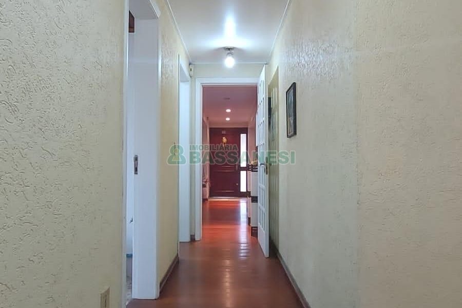 Casa com 340m², 3 dormitórios, 3 vagas, no bairro Panazzolo em Caxias do Sul para Comprar