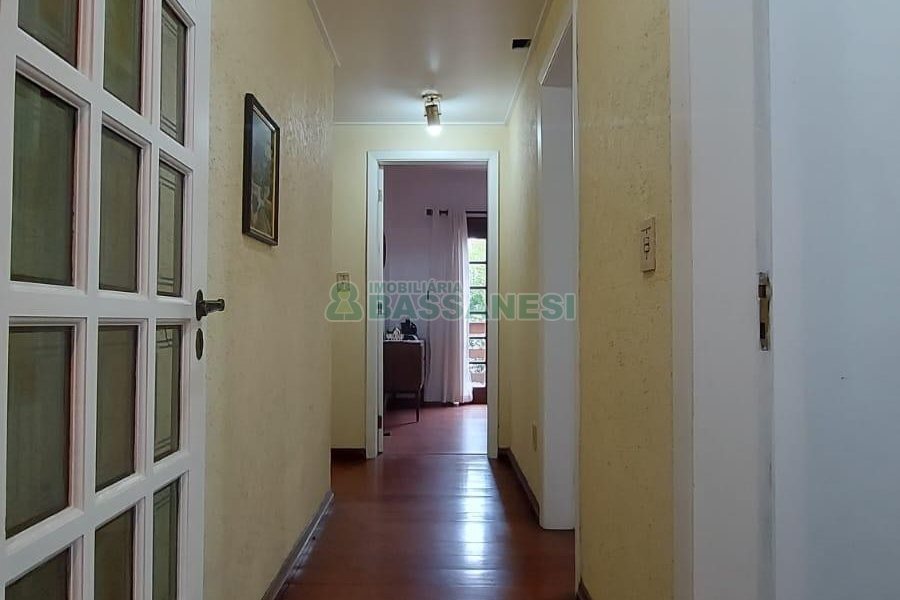 Casa com 340m², 3 dormitórios, 3 vagas, no bairro Panazzolo em Caxias do Sul para Comprar