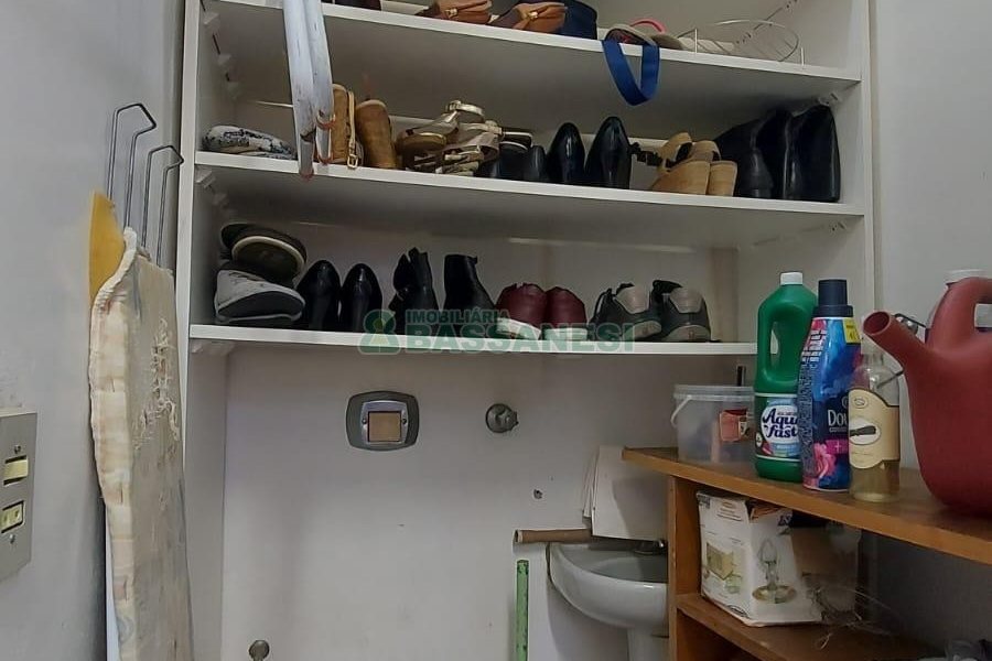 Casa com 340m², 3 dormitórios, 3 vagas, no bairro Panazzolo em Caxias do Sul para Comprar