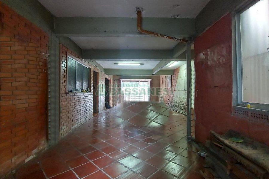 Casa com 340m², 3 dormitórios, 3 vagas, no bairro Panazzolo em Caxias do Sul para Comprar