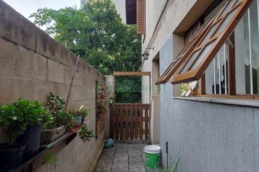 Casa com 340m², 3 dormitórios, 3 vagas, no bairro Panazzolo em Caxias do Sul para Comprar