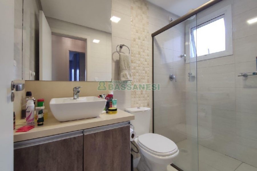 Apto Mobiliado com 86m², 2 dormitórios, 2 vagas, no bairro Cinqüentenário em Caxias do Sul para Alugar