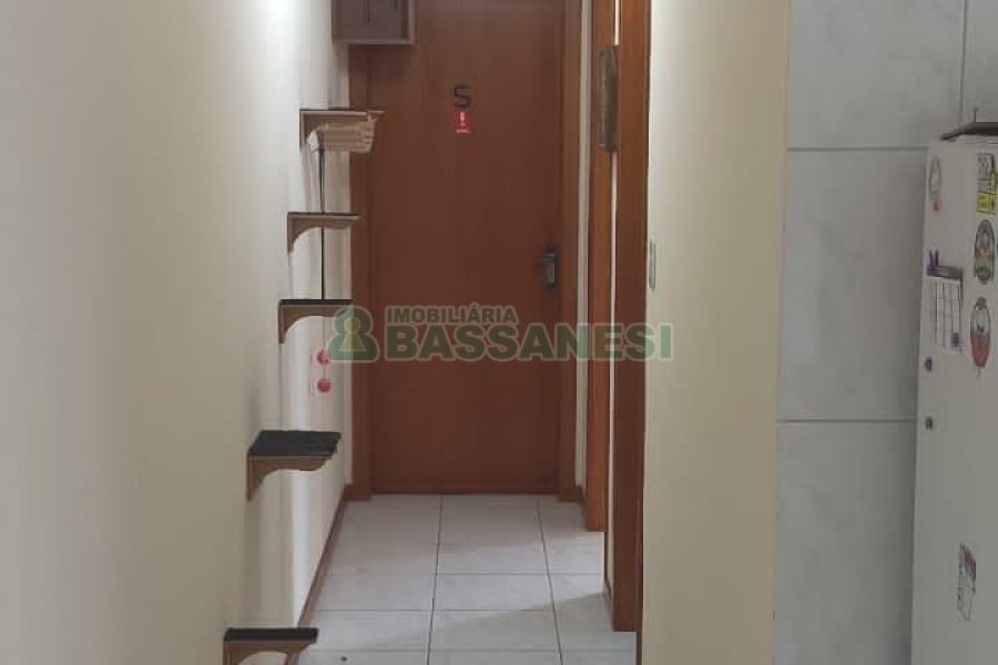 Apto Mobiliado com 65m², 2 dormitórios, 1 vaga, no bairro Petrópolis em Caxias do Sul para Alugar