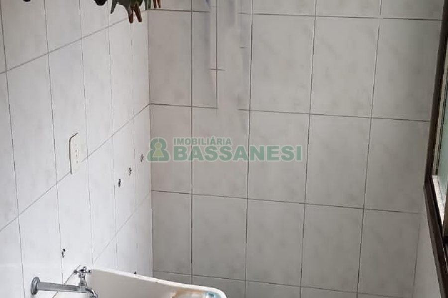 Apto Mobiliado com 65m², 2 dormitórios, 1 vaga, no bairro Petrópolis em Caxias do Sul para Alugar