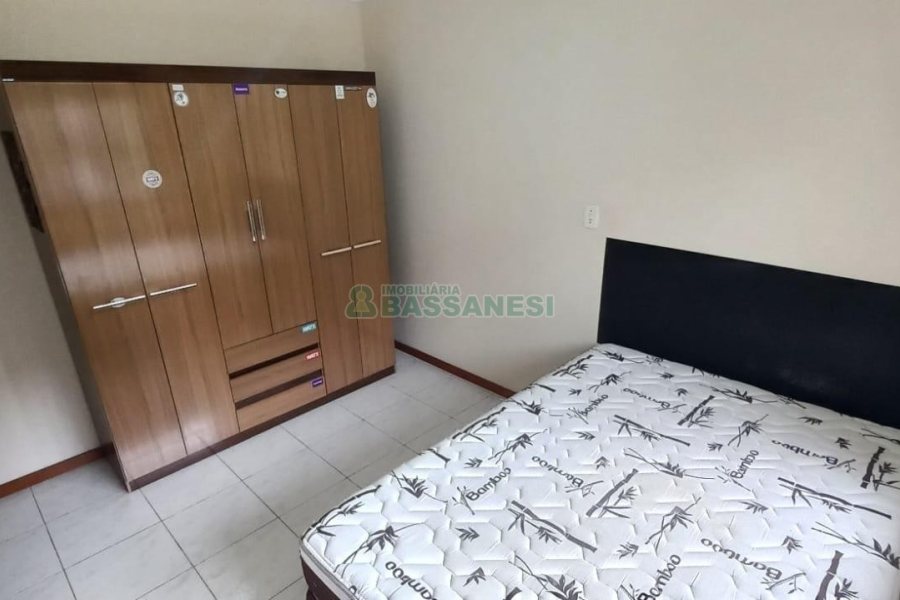 Apto Mobiliado com 65m², 2 dormitórios, 1 vaga, no bairro Petrópolis em Caxias do Sul para Alugar