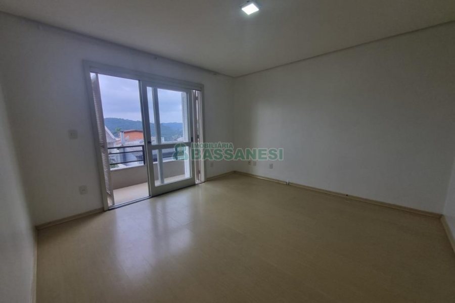 Apartamento com 110m², 3 dormitórios, 1 vaga, no bairro Cruzeiro em Caxias do Sul para Alugar