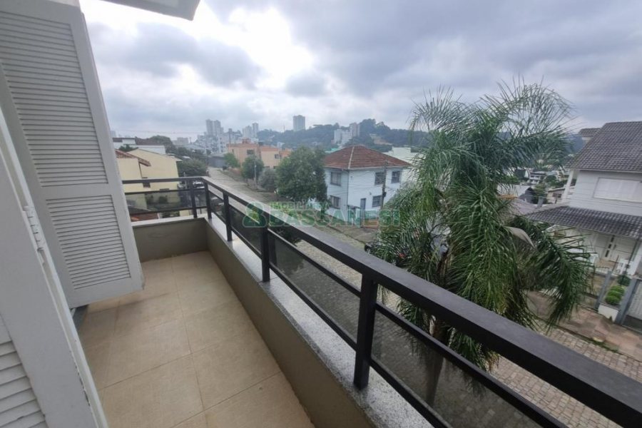 Apartamento com 110m², 3 dormitórios, 1 vaga, no bairro Cruzeiro em Caxias do Sul para Alugar