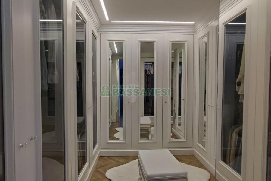 Apto Mobiliado com 304m², 3 dormitórios, 5 vagas, no bairro São Pelegrino em Caxias do Sul para Alugar