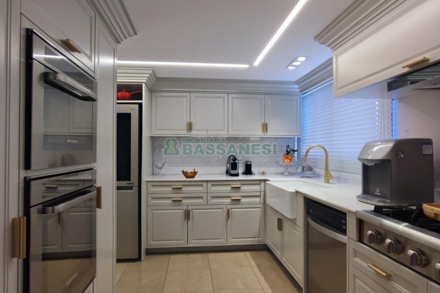 Apto Mobiliado com 304m², 3 dormitórios, 5 vagas, no bairro São Pelegrino em Caxias do Sul para Alugar