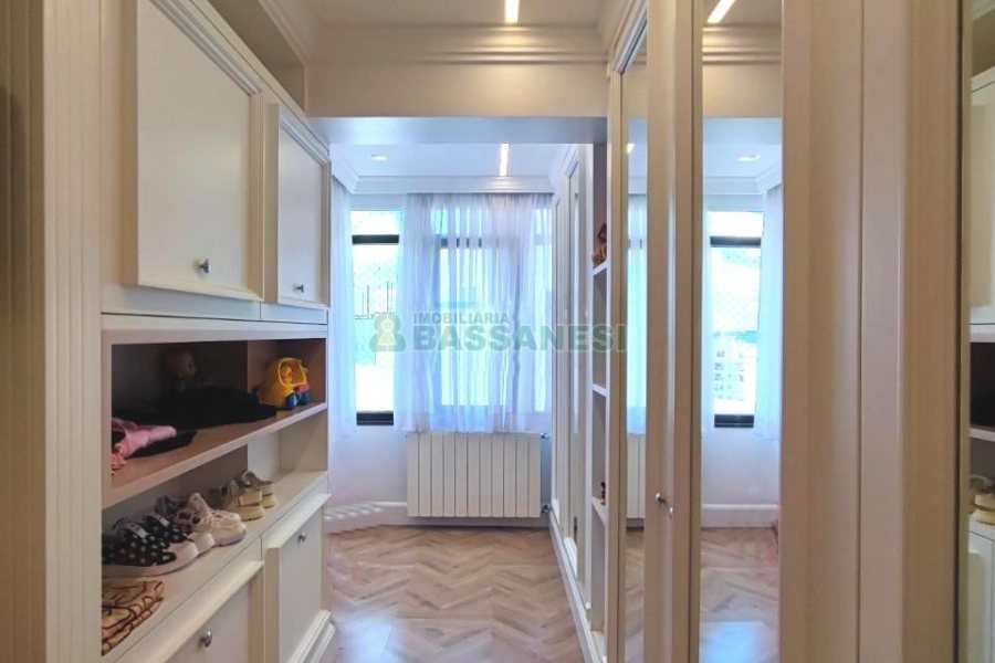 Apto Mobiliado com 304m², 3 dormitórios, 5 vagas, no bairro São Pelegrino em Caxias do Sul para Alugar