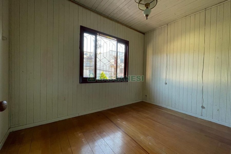 Casa com 180m², 3 dormitórios, 2 vagas, no bairro Rio Branco em Caxias do Sul para Comprar