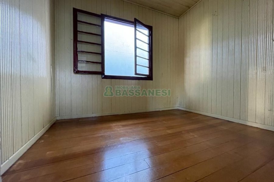 Casa com 180m², 3 dormitórios, 2 vagas, no bairro Rio Branco em Caxias do Sul para Comprar