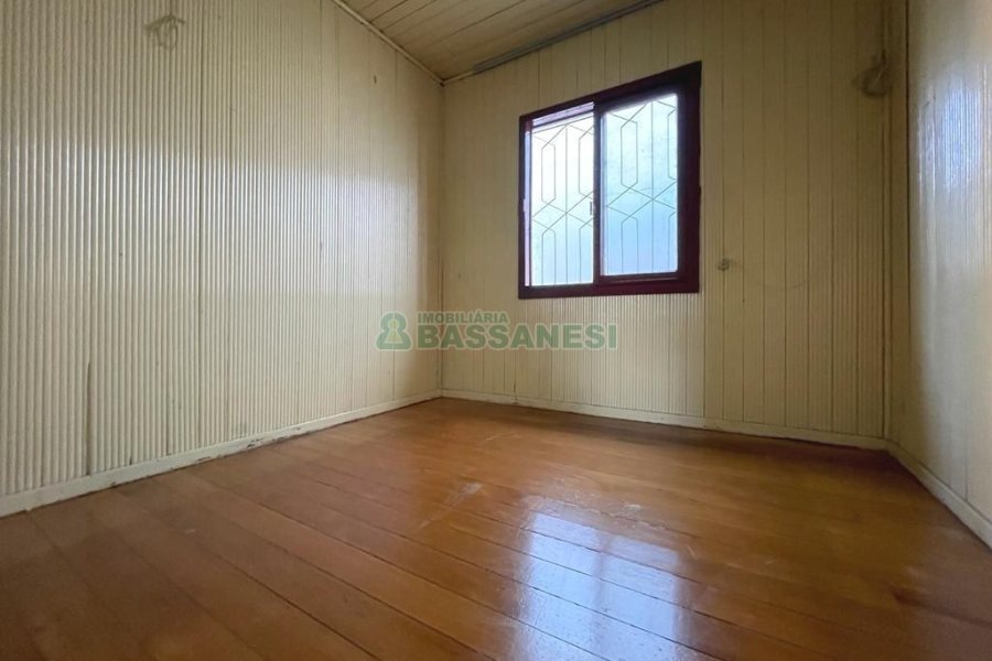 Casa com 180m², 3 dormitórios, 2 vagas, no bairro Rio Branco em Caxias do Sul para Comprar