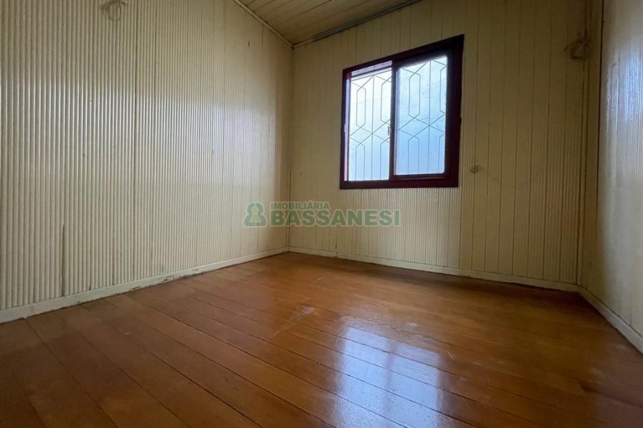 Casa com 180m², 3 dormitórios, 2 vagas, no bairro Rio Branco em Caxias do Sul para Comprar