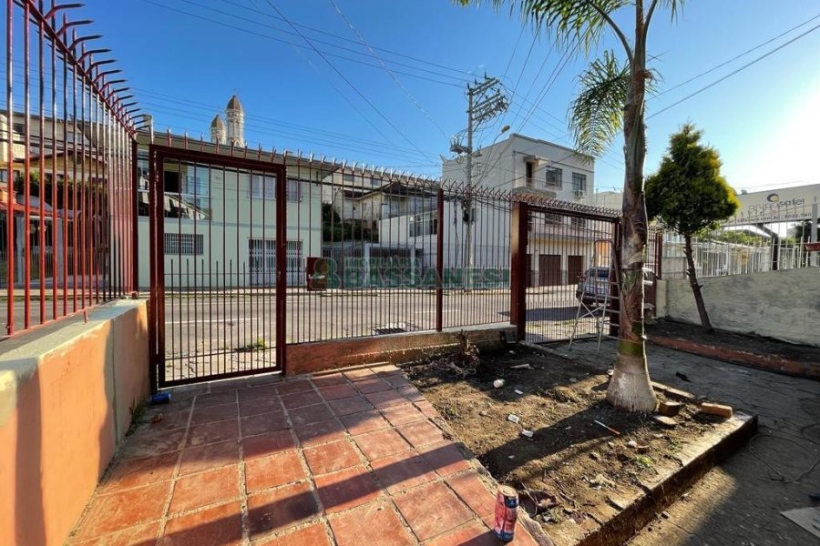 Casa com 180m², 3 dormitórios, 2 vagas, no bairro Rio Branco em Caxias do Sul para Comprar