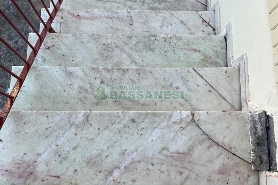 Casa com 180m², 3 dormitórios, 2 vagas, no bairro Rio Branco em Caxias do Sul para Comprar