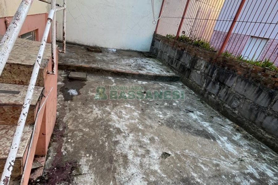 Casa com 180m², 3 dormitórios, 2 vagas, no bairro Rio Branco em Caxias do Sul para Comprar