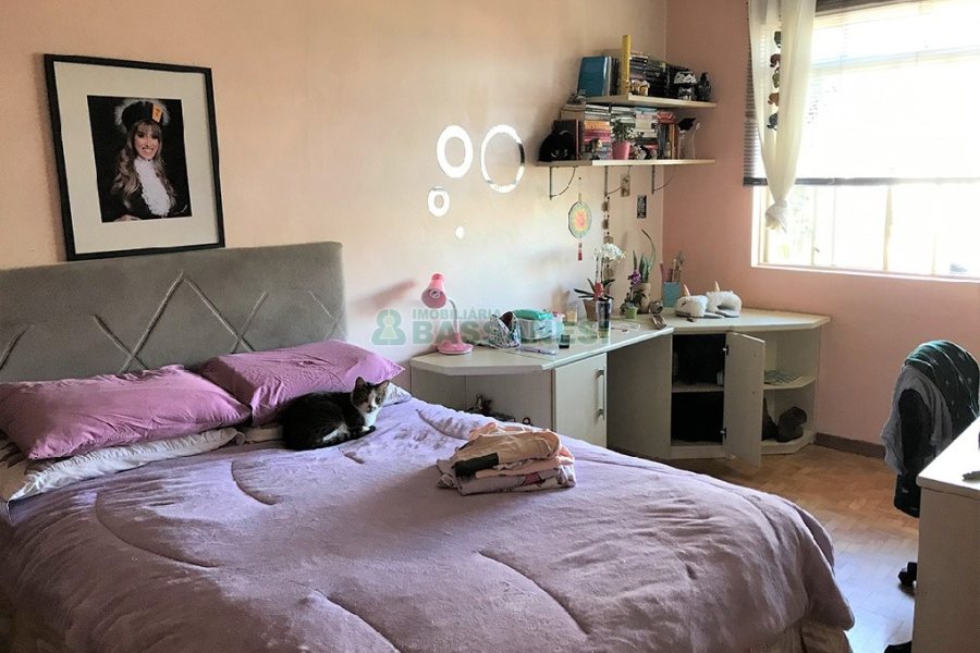 Casa com 187m², 5 dormitórios, 2 vagas, no bairro Pio X em Caxias do Sul para Comprar