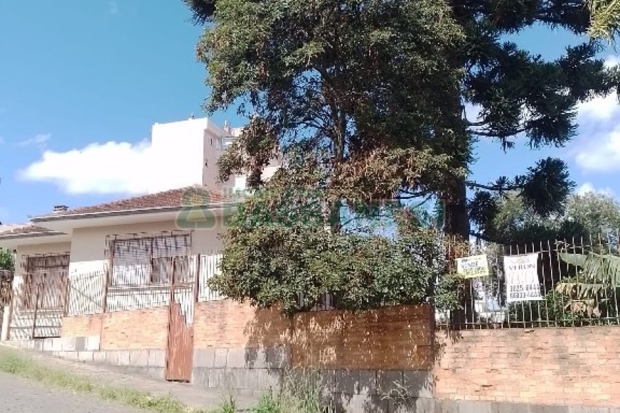 Casa com 187m², 5 dormitórios, 2 vagas, no bairro Pio X em Caxias do Sul para Comprar