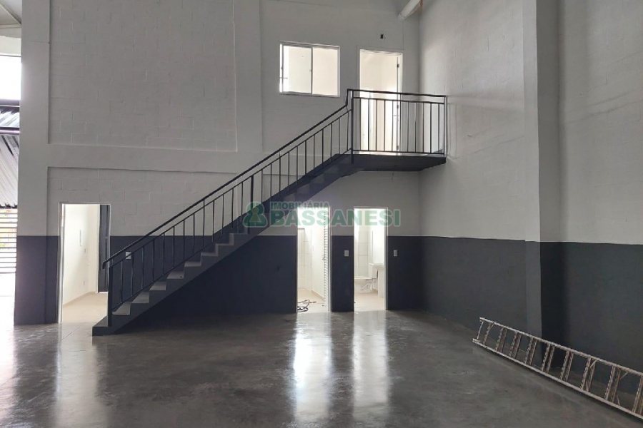 Pavilhão com 319m², no bairro Charqueadas em Caxias do Sul para Comprar