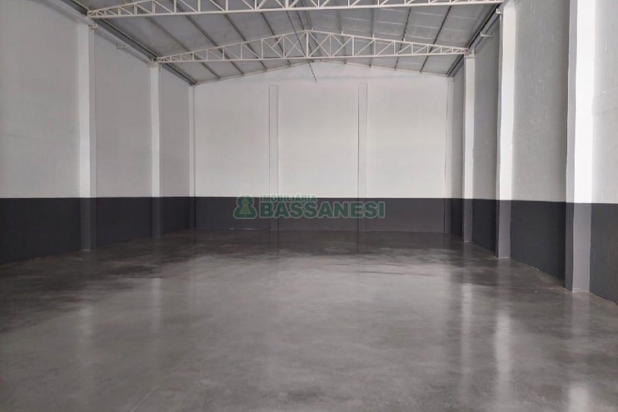 Pavilhão com 319m², no bairro Charqueadas em Caxias do Sul para Comprar