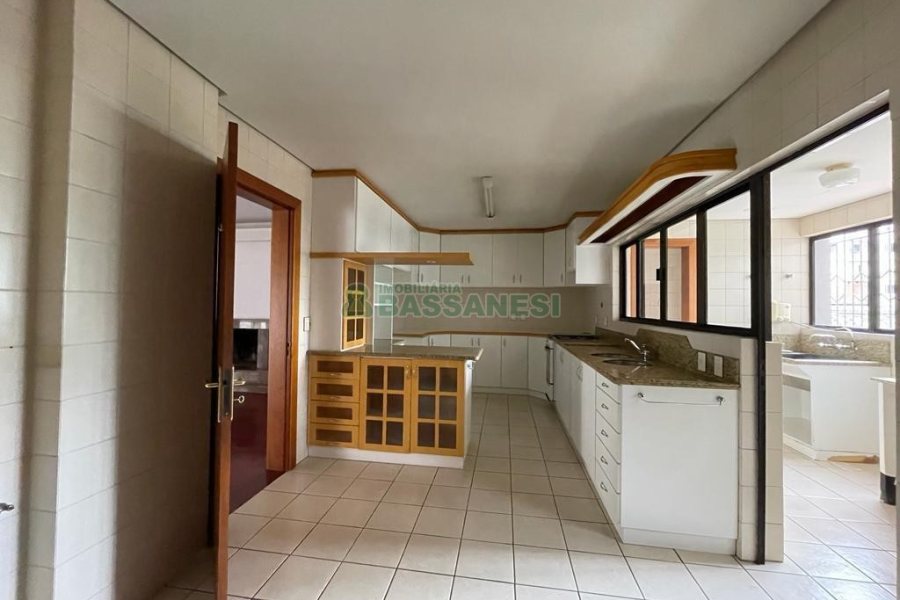 Apartamento com 260m², 2 dormitórios, 2 vagas, no bairro Centro em Caxias do Sul para Comprar