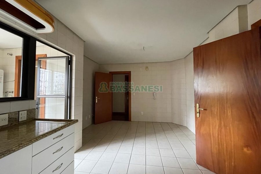 Apartamento com 260m², 2 dormitórios, 2 vagas, no bairro Centro em Caxias do Sul para Comprar