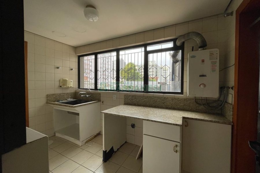 Apartamento com 260m², 2 dormitórios, 2 vagas, no bairro Centro em Caxias do Sul para Comprar