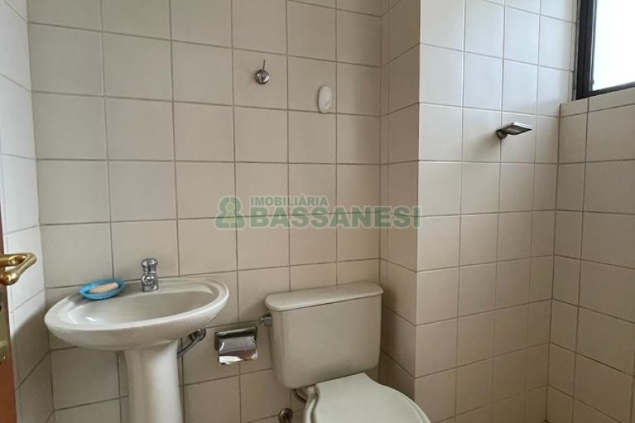 Apartamento com 260m², 2 dormitórios, 2 vagas, no bairro Centro em Caxias do Sul para Comprar