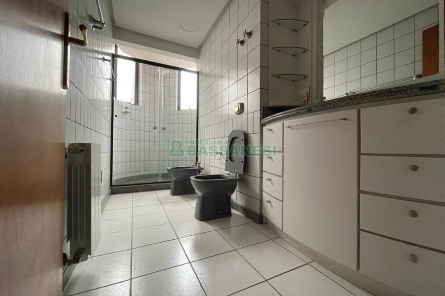 Apartamento com 260m², 2 dormitórios, 2 vagas, no bairro Centro em Caxias do Sul para Comprar
