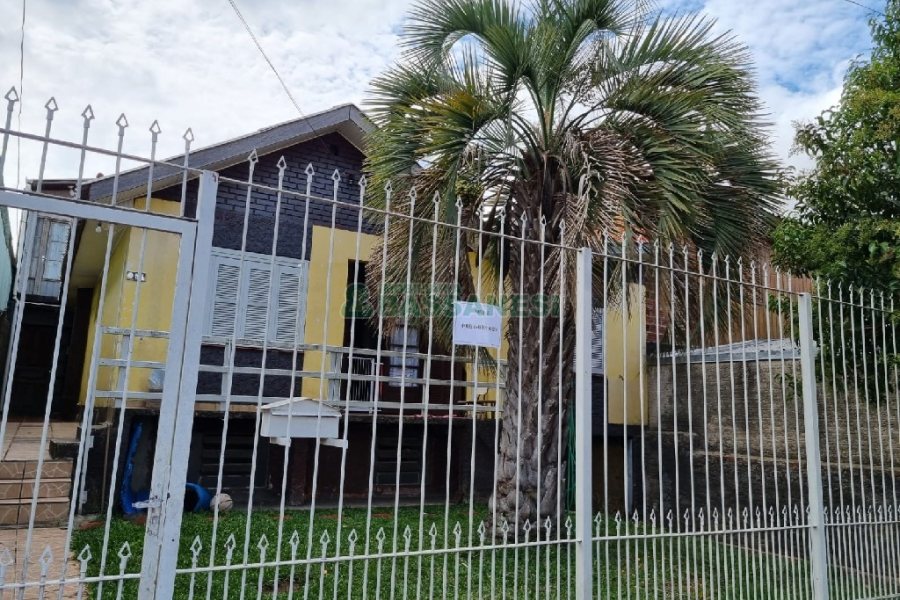 Casa com 180m², 5 dormitórios, no bairro Santa Catarina em Caxias do Sul para Comprar