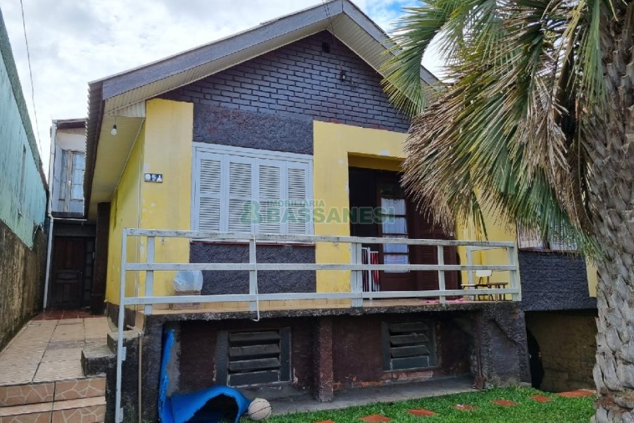 Casa com 180m², 5 dormitórios, no bairro Santa Catarina em Caxias do Sul para Comprar