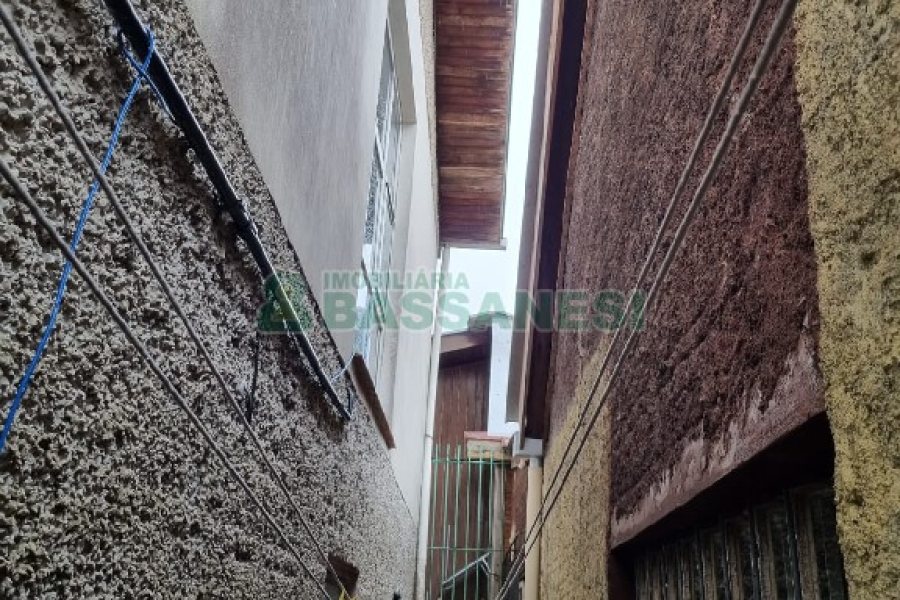 Casa com 180m², 5 dormitórios, no bairro Santa Catarina em Caxias do Sul para Comprar