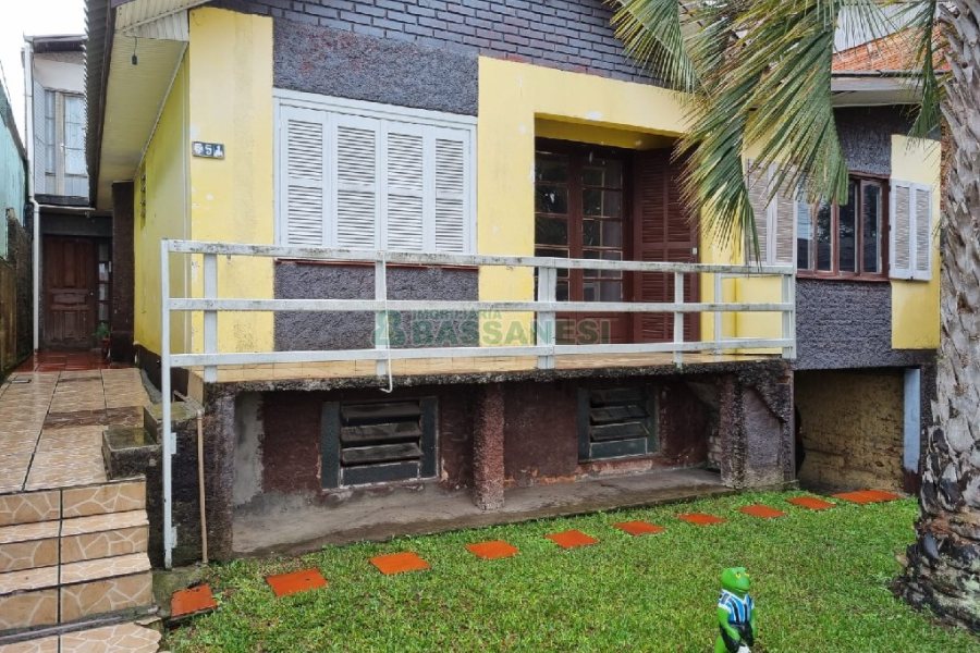 Casa com 180m², 5 dormitórios, no bairro Santa Catarina em Caxias do Sul para Comprar