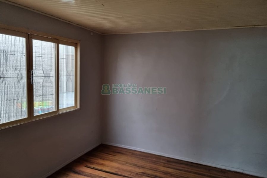 Casa com 180m², 5 dormitórios, no bairro Santa Catarina em Caxias do Sul para Comprar