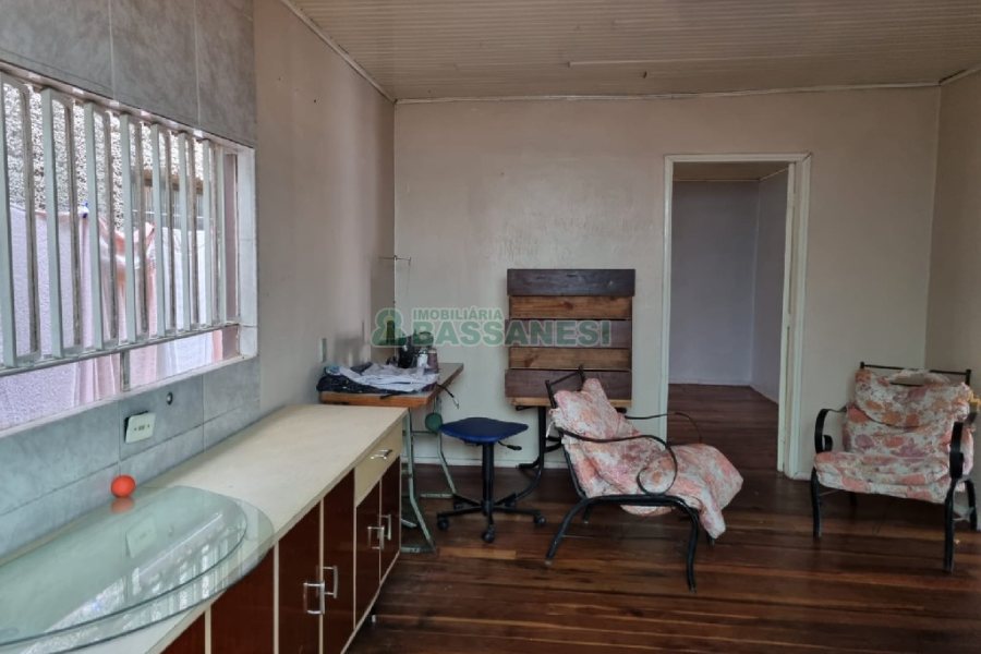 Casa com 180m², 5 dormitórios, no bairro Santa Catarina em Caxias do Sul para Comprar