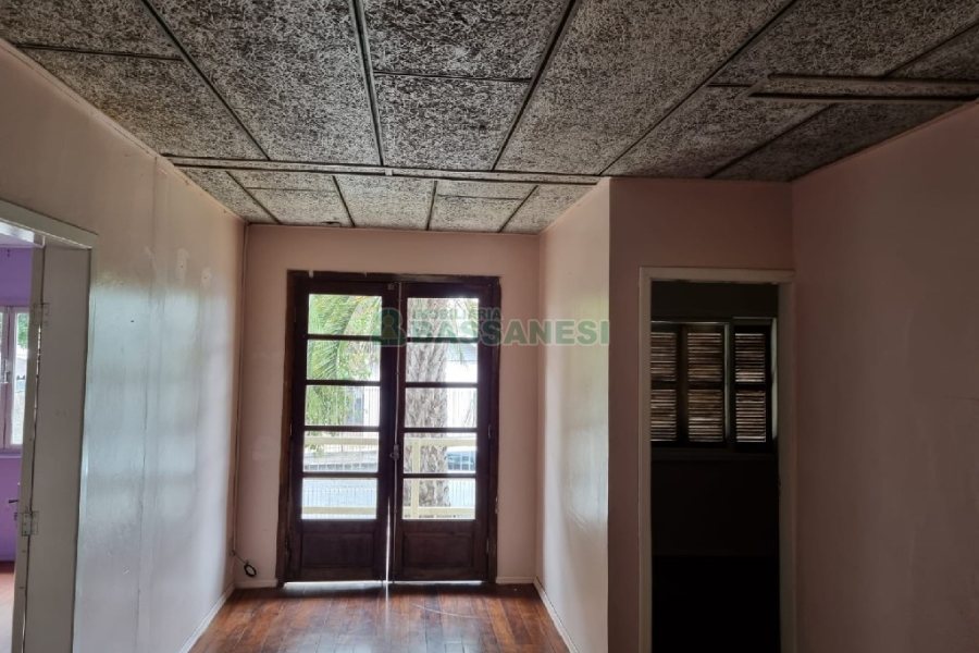 Casa com 180m², 5 dormitórios, no bairro Santa Catarina em Caxias do Sul para Comprar