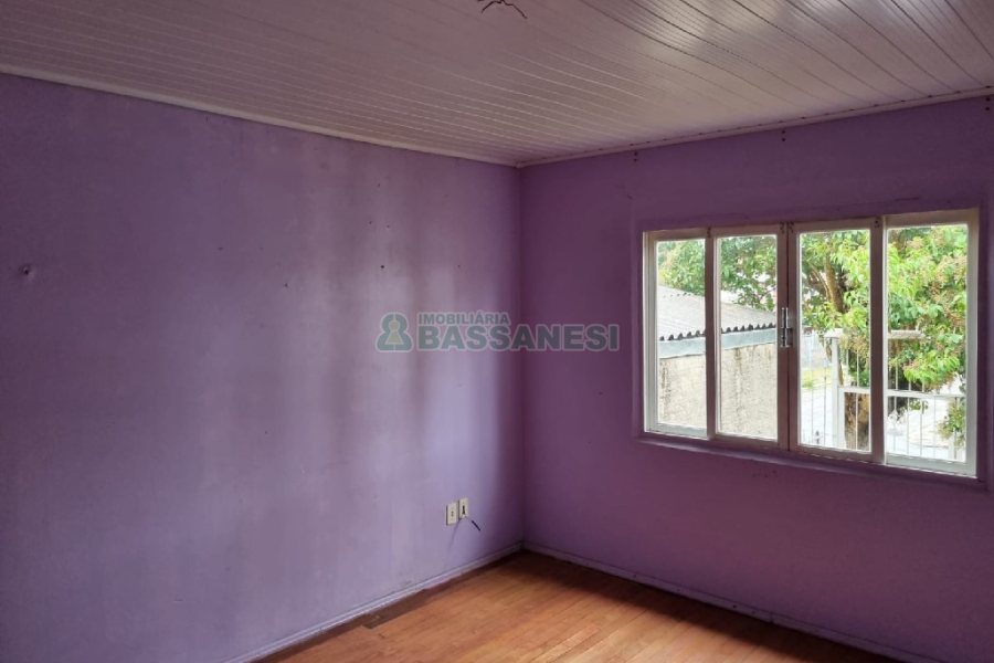 Casa com 180m², 5 dormitórios, no bairro Santa Catarina em Caxias do Sul para Comprar