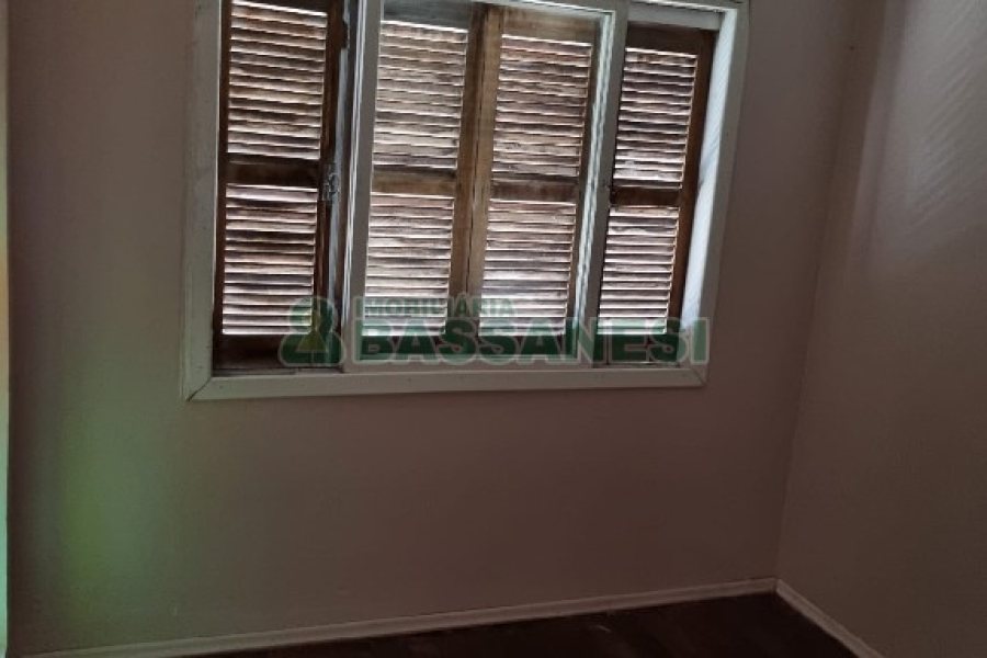 Casa com 180m², 5 dormitórios, no bairro Santa Catarina em Caxias do Sul para Comprar