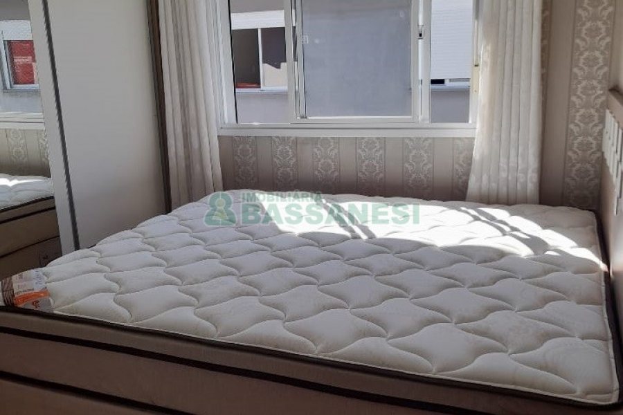 Sobrado com 84m², 2 dormitórios, 1 vaga, no bairro Charqueadas em Caxias do Sul para Comprar