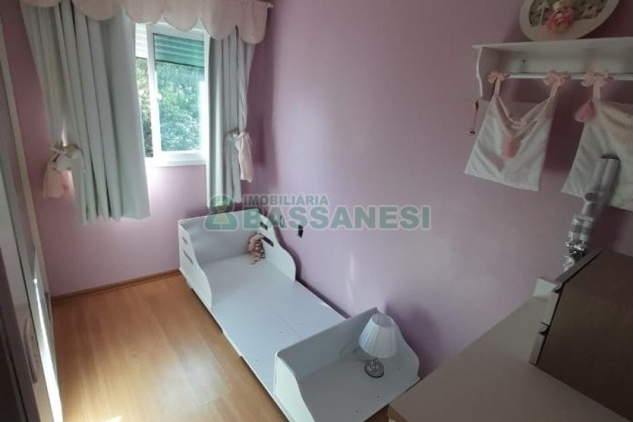 Sobrado com 84m², 2 dormitórios, 1 vaga, no bairro Charqueadas em Caxias do Sul para Comprar