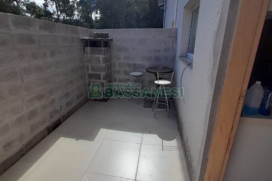 Sobrado com 84m², 2 dormitórios, 1 vaga, no bairro Charqueadas em Caxias do Sul para Comprar