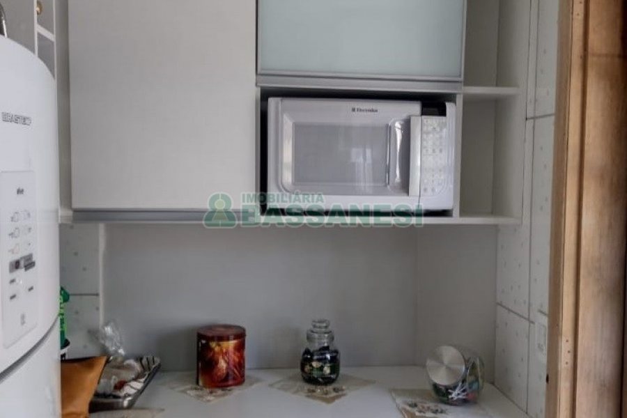 Sobrado com 84m², 2 dormitórios, 1 vaga, no bairro Charqueadas em Caxias do Sul para Comprar