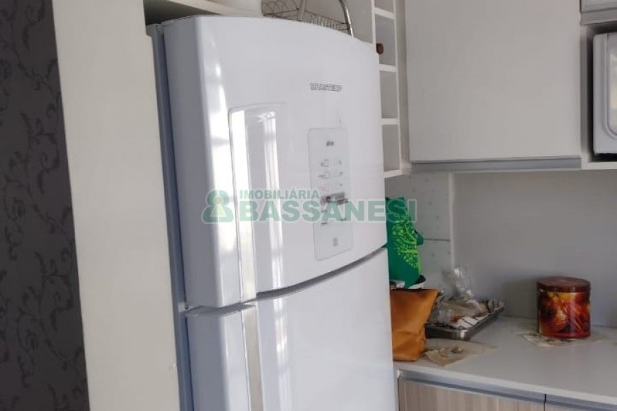 Sobrado com 84m², 2 dormitórios, 1 vaga, no bairro Charqueadas em Caxias do Sul para Comprar