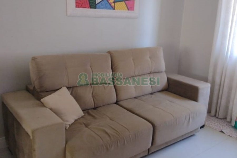 Sobrado com 84m², 2 dormitórios, 1 vaga, no bairro Charqueadas em Caxias do Sul para Comprar