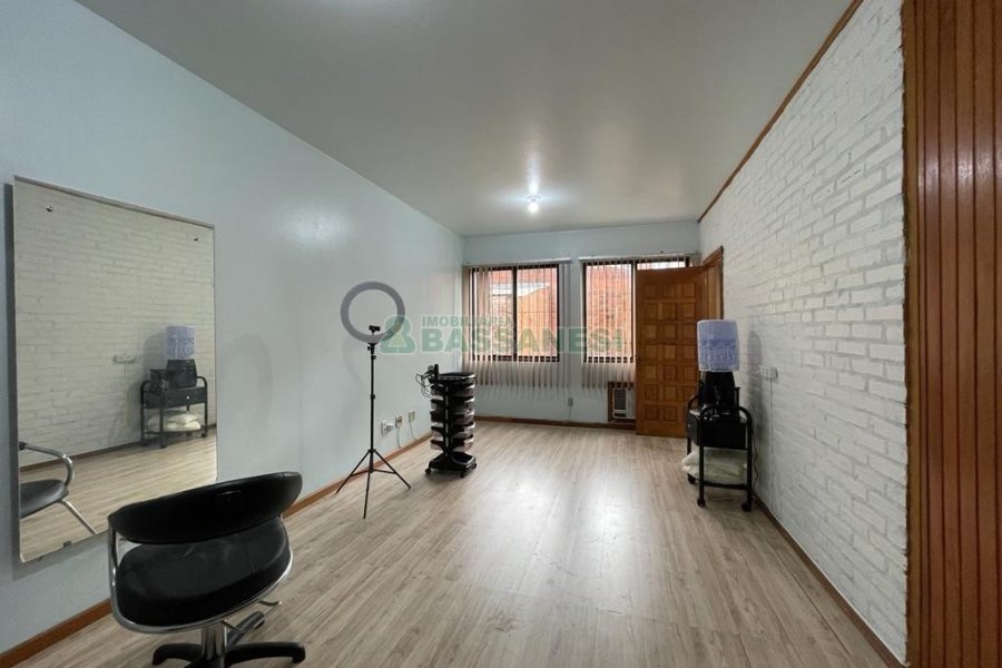 Sala com 44m², no bairro Centro em Caxias do Sul para Comprar