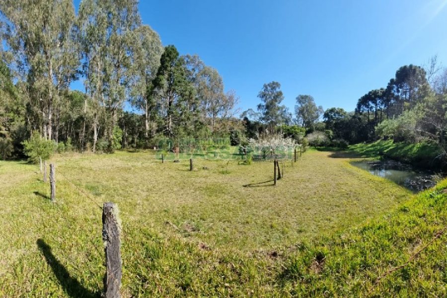 Chácara com 150m², 2 dormitórios, 1 vaga, no bairro Vila Seca em Caxias do Sul para Comprar